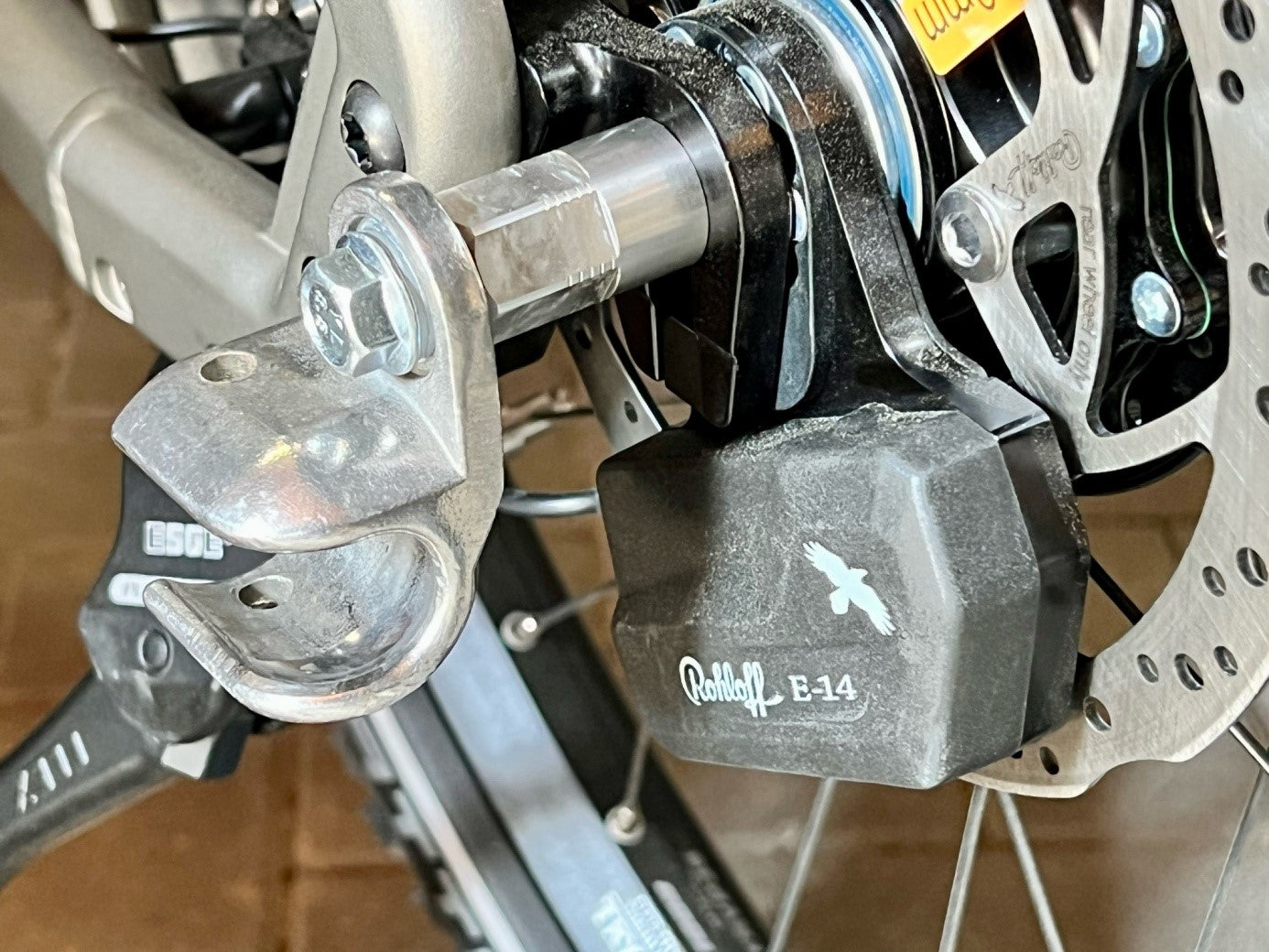 Snelspanas met universele adapter | klemlengte 143mm - 153mm